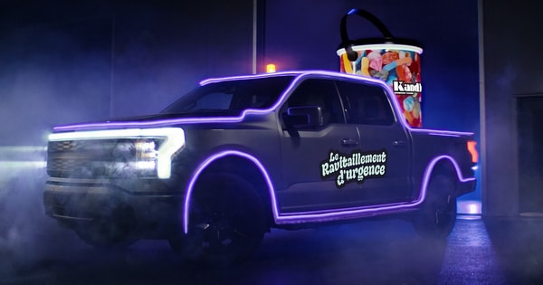 Photo: | Grenier aux nouvelles KandJu Deploys Truck to Deliver 22,000 Jujubes in Granby