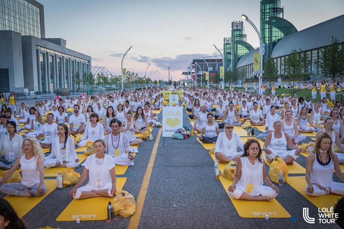 lolë white tour